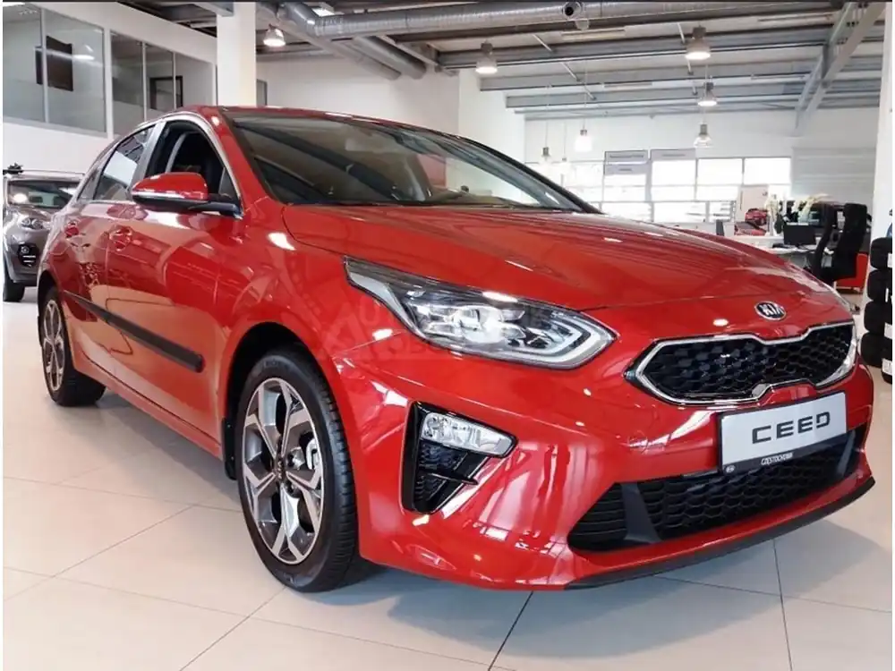 Boční lišty dveří KIA Ceed III 2018-2025 Hatchback Akční Nabídka