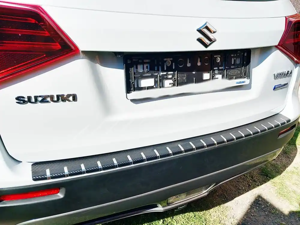 Kryt prahu pátých dveří Suzuki Vitara FL 2019-2026 • nerez s karbonem Bezpečná Platba