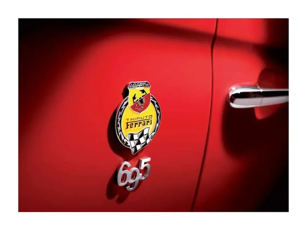 Návod k použití Abarth 695 dodatek Tributo Ferrari Levný